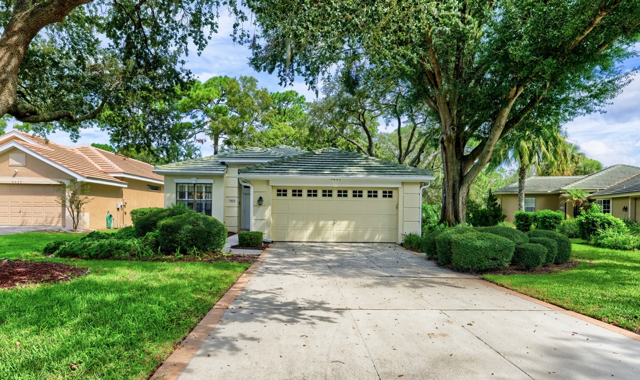 9029 Penelope, Weekie Wachee FL 34613 (21 of 53) Large