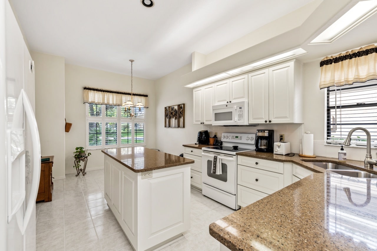 9029 Penelope, Weekie Wachee FL 34613 (33 of 53) Large